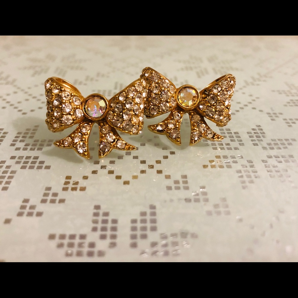 ❤️HOLIDAY SALE❤️Beautiful Swarovski Bow Earrings